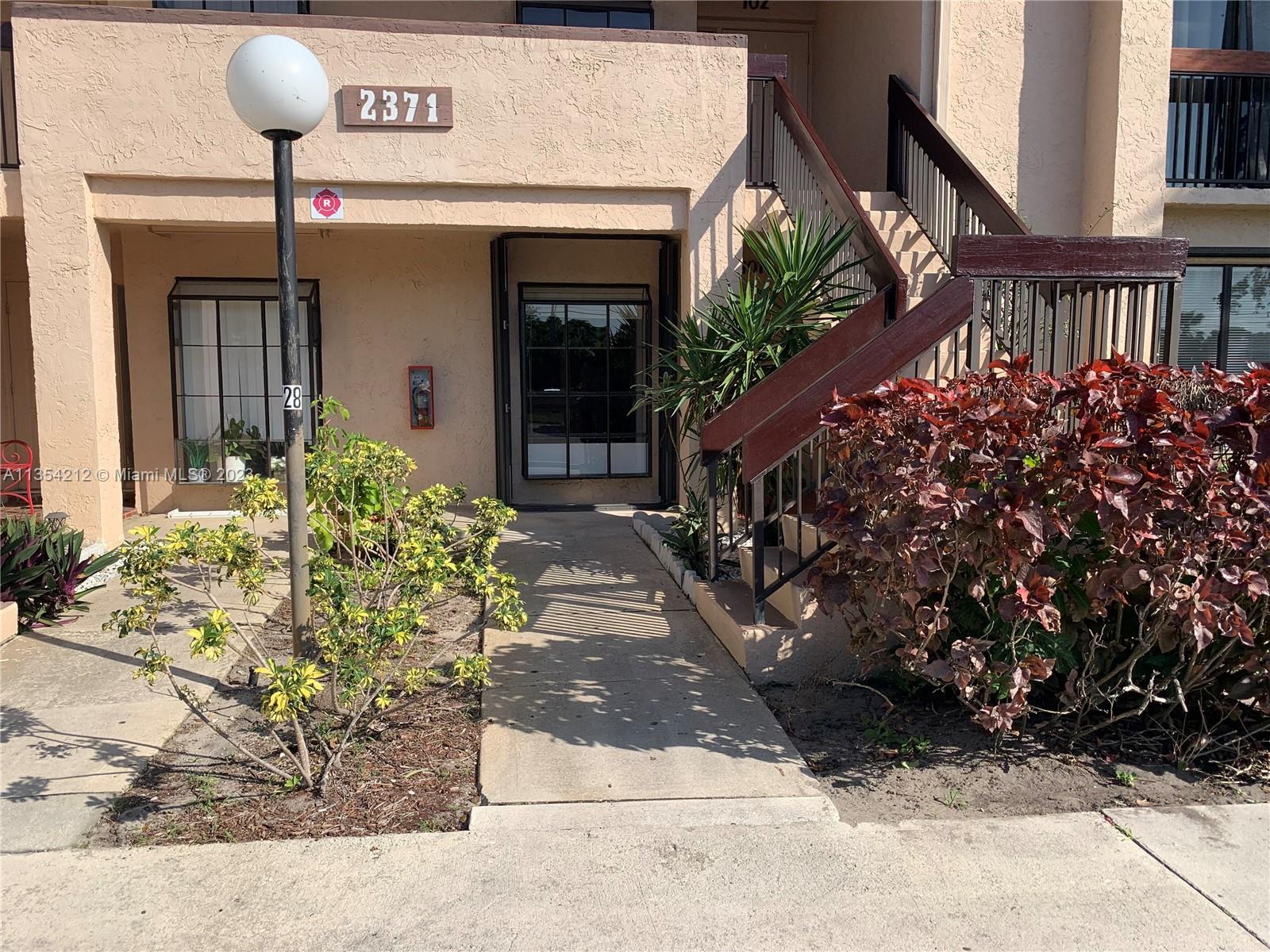 FIRST FLOOR WELL KEPT 2BED/2BATH CONDO, READY TO MOVE. EXCELLENT LOCATION SITUATED ONLY 8 MINUTES TO