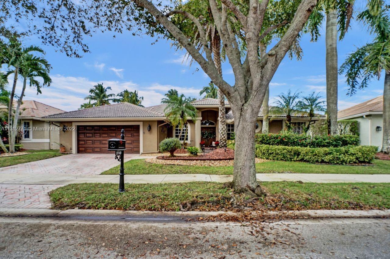 Photo of 3749 Oak Ridge Ln in Weston, FL