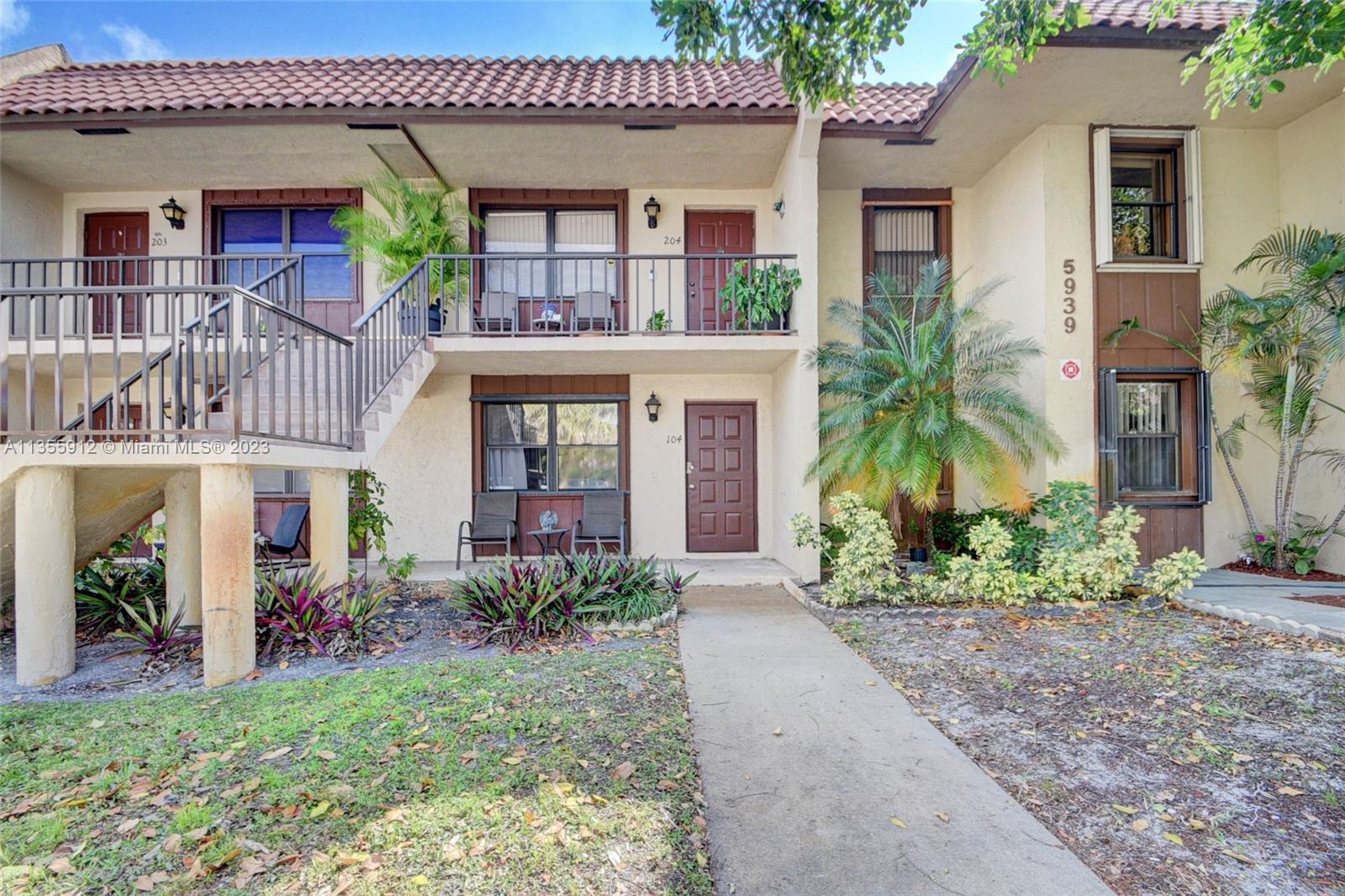 Location, Location, close to shops and resturants, 2 bedrooms , two bathrooms, very spacious master 