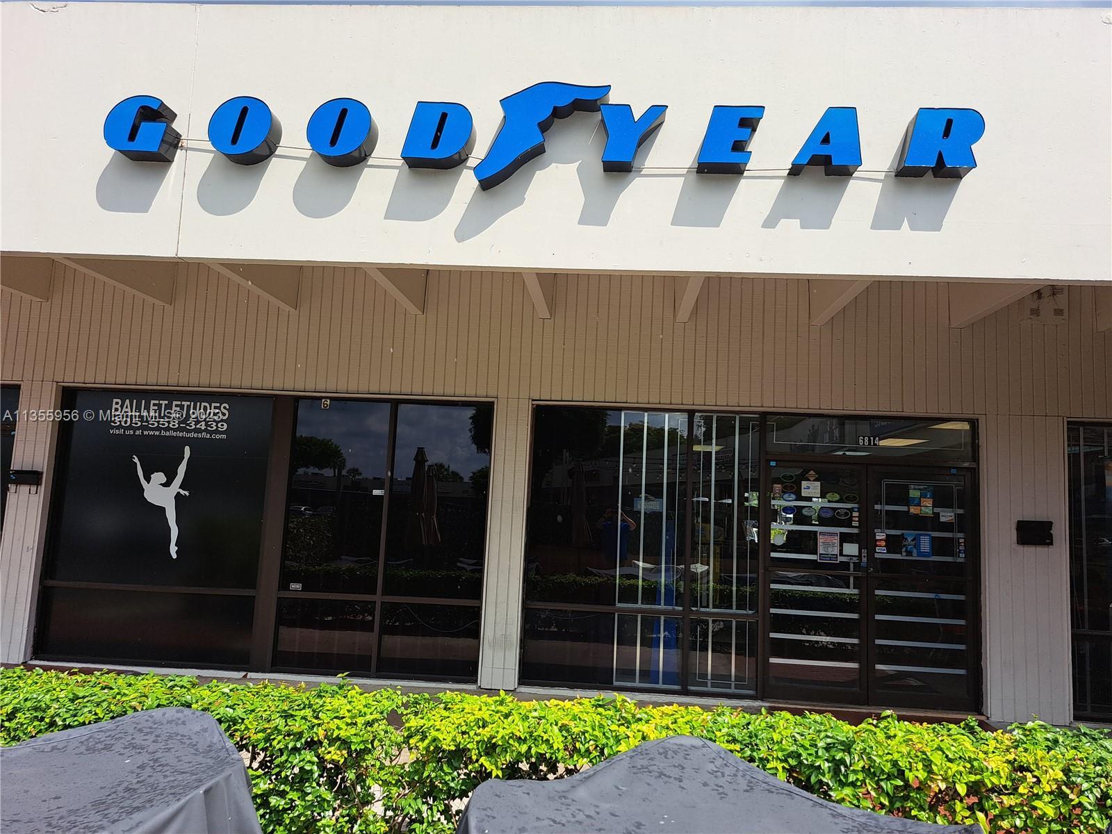 Photo of 6800 NW 169th St in Hialeah, FL