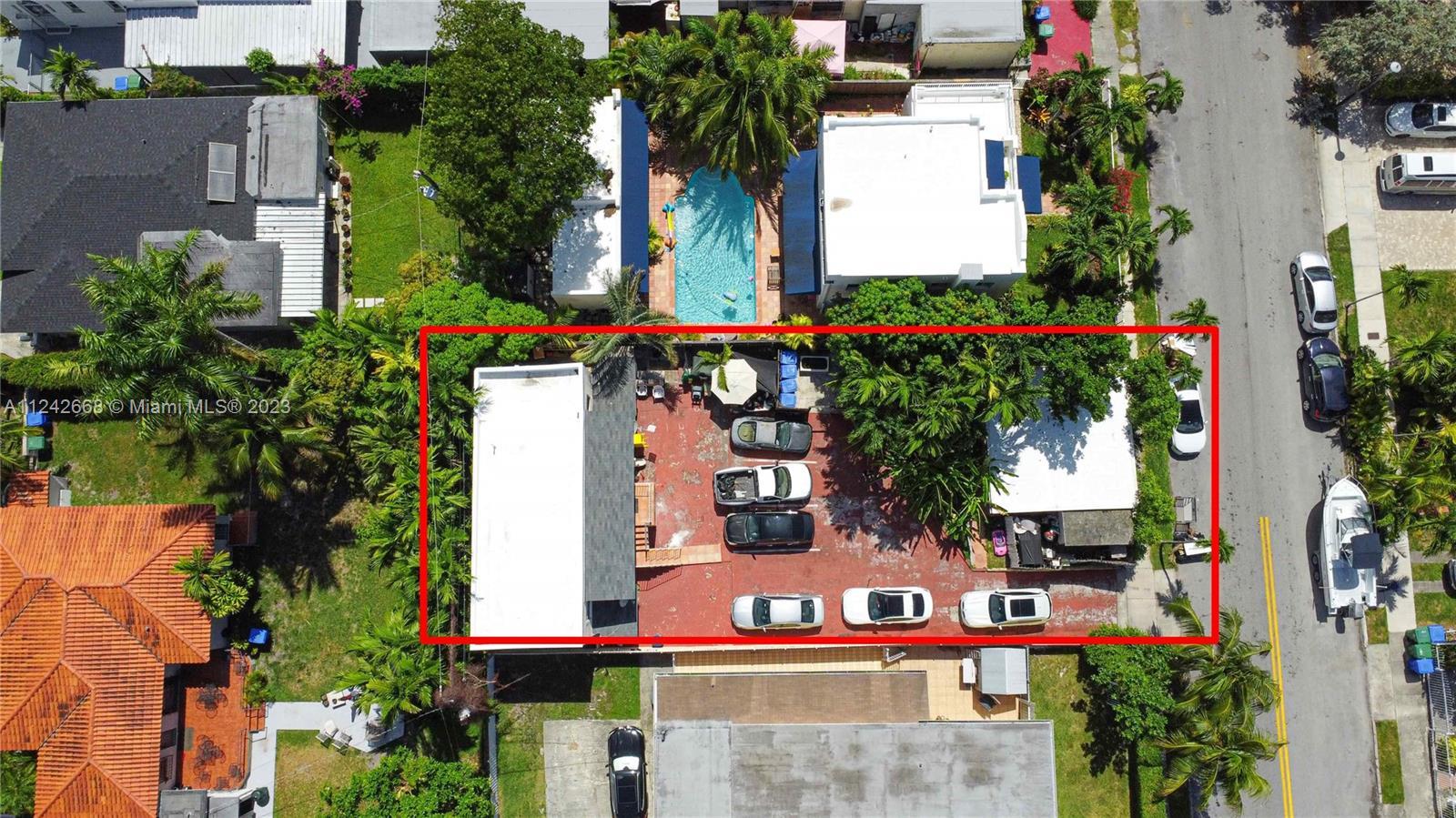 Photo of 2385 SW 17th St in Miami, FL