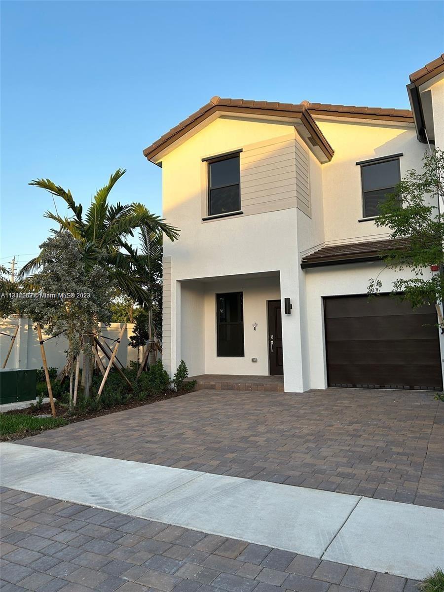 Photo of 203 SW 159th Ter in Pembroke Pines, FL