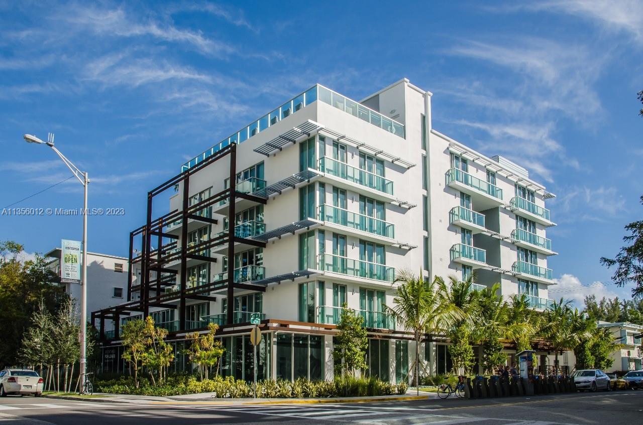 Great investment property in South Beach. Modern Condo Hotel in the heart of West Avenue. Perfect fo