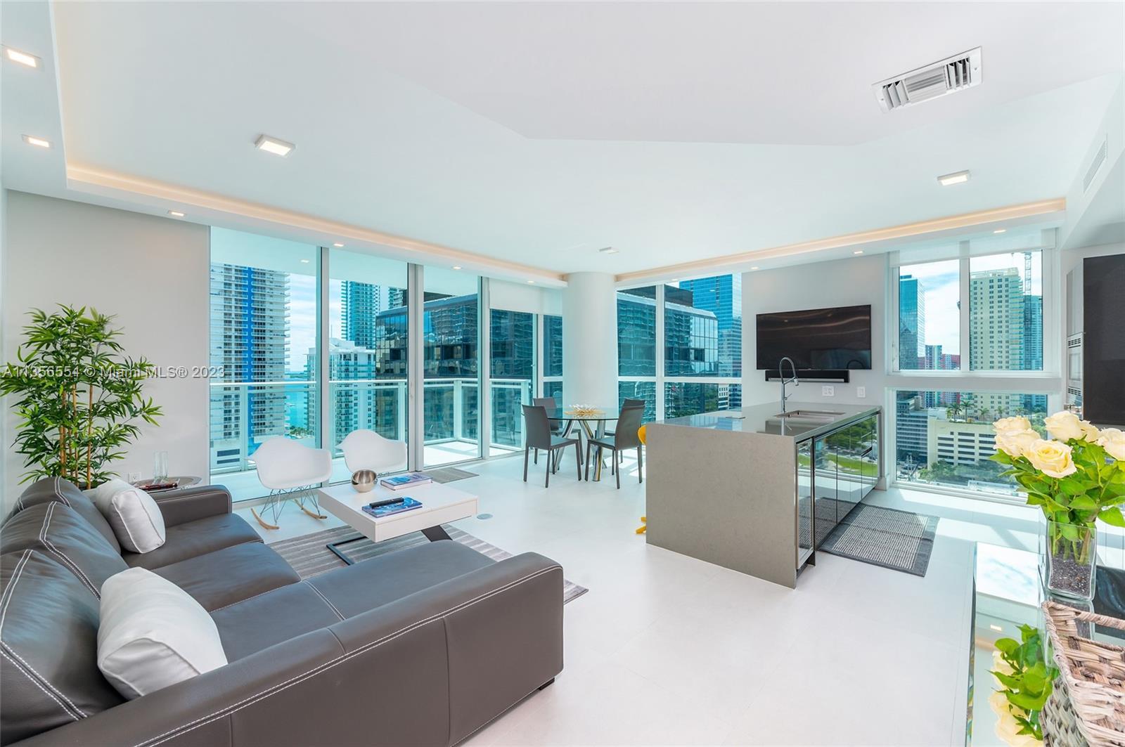 BEAUTIFUL 2/2 UNIT AT THE BOND,ONE OF BRICKELL’S MOST SOUGHT AFTER LUXURY BUILDINGS. 5 MINUTE WALK T