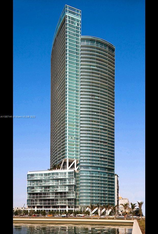 Marinablue living with one of the best views in Miami. Furnished one bedroom unit with large bathroo