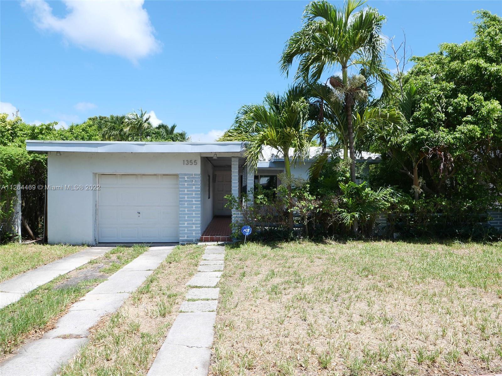 BACK ON THE MARKET MIAMI BEACH RANCH, MINUTES TO THE BEACH. GREAT OPPORTUNITY TO DO THE FINISHING TH