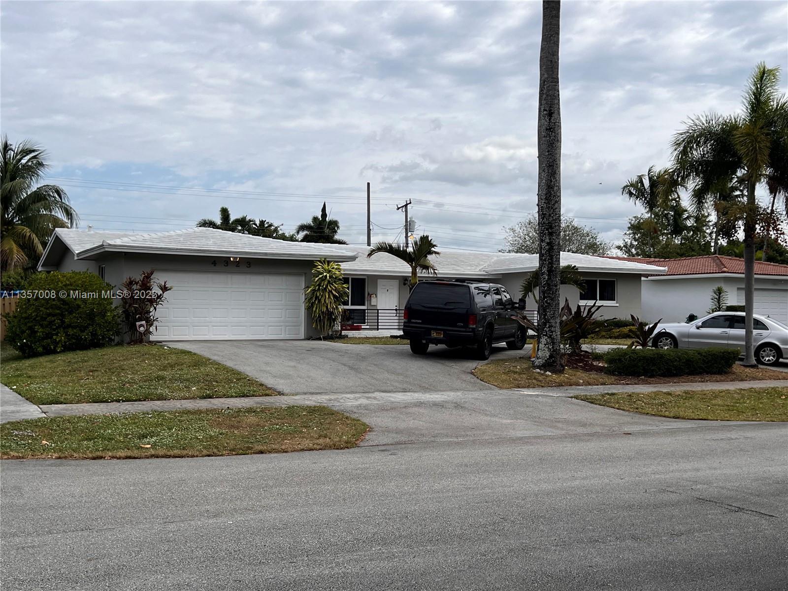 Photo of 4323 Buchanan St in Hollywood, FL