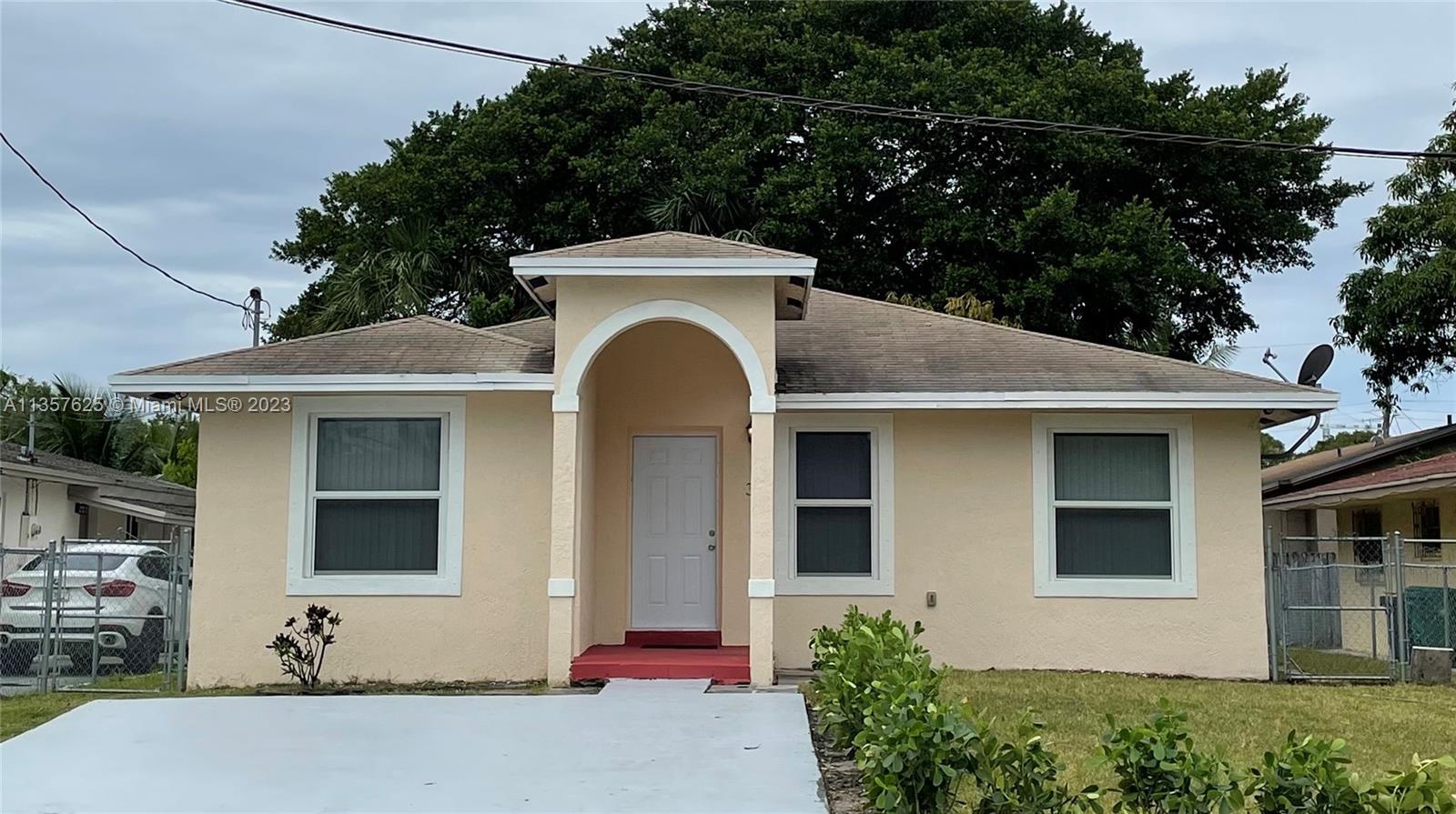 Photo of 33 NW 7th Ave in Dania Beach, FL