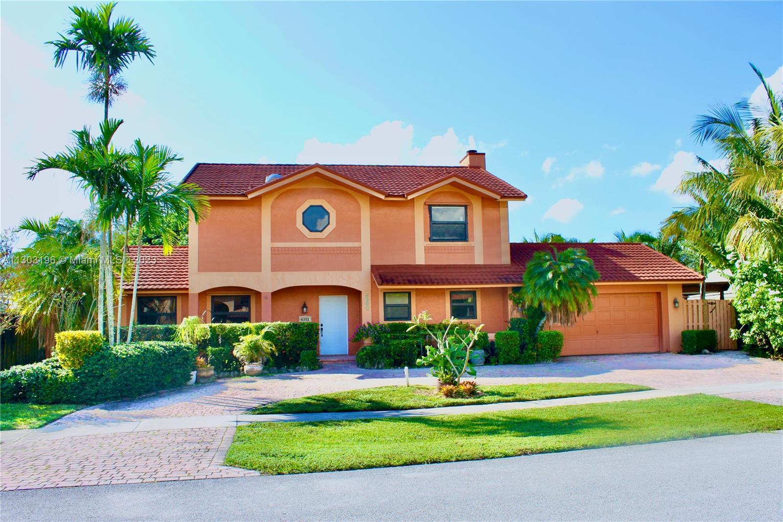 Photo of 6381 Falconsgate Ave in Davie, FL