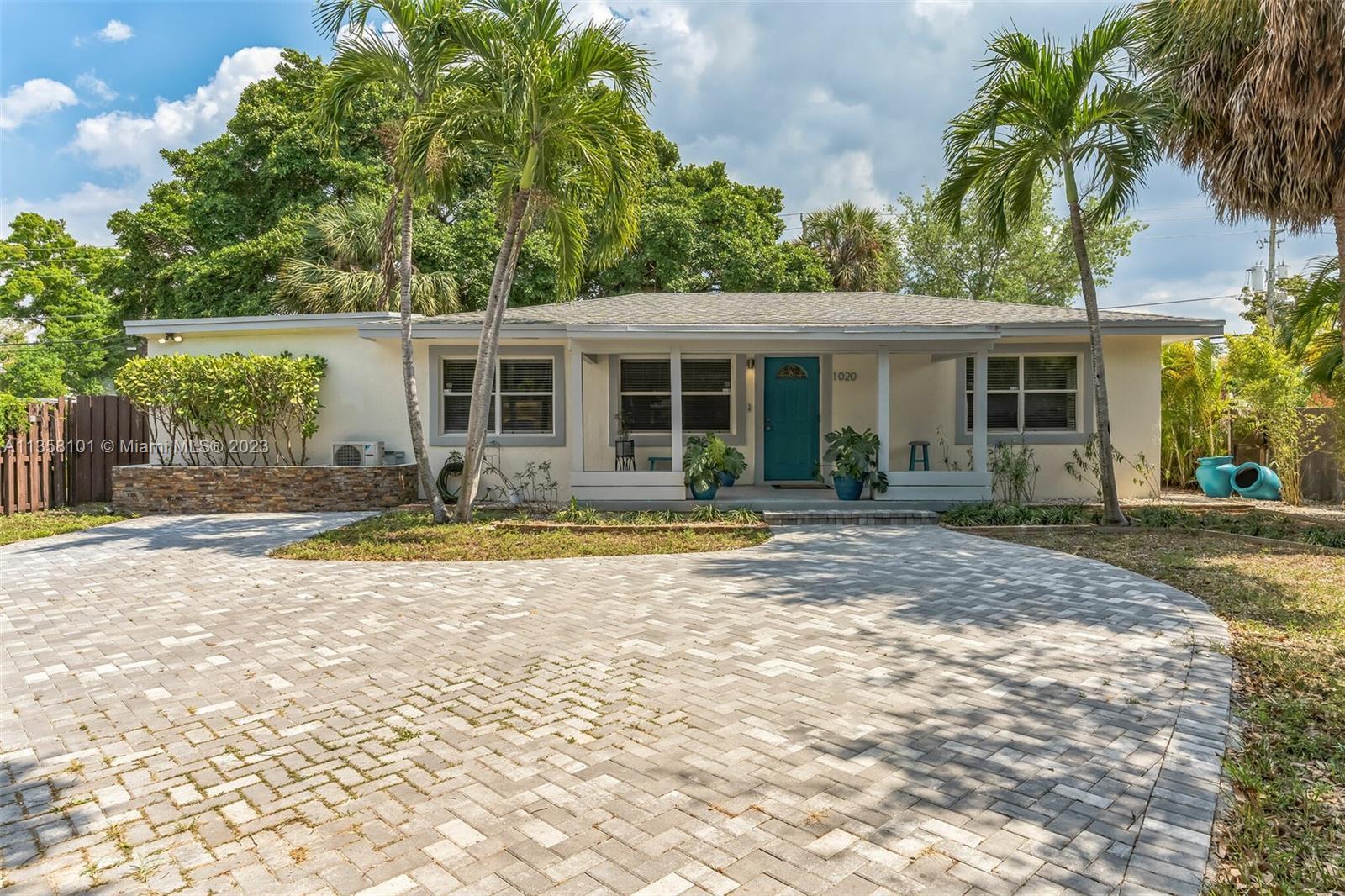 GORGEOUS remodeled 4 beds 2 baths home close to downtown Fort Lauderdale, Wilton Manor and beaches. 