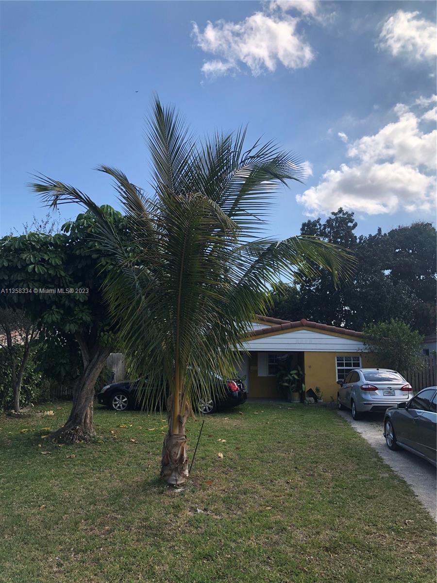 Photo of 1566 NE 174th St in North Miami Beach, FL