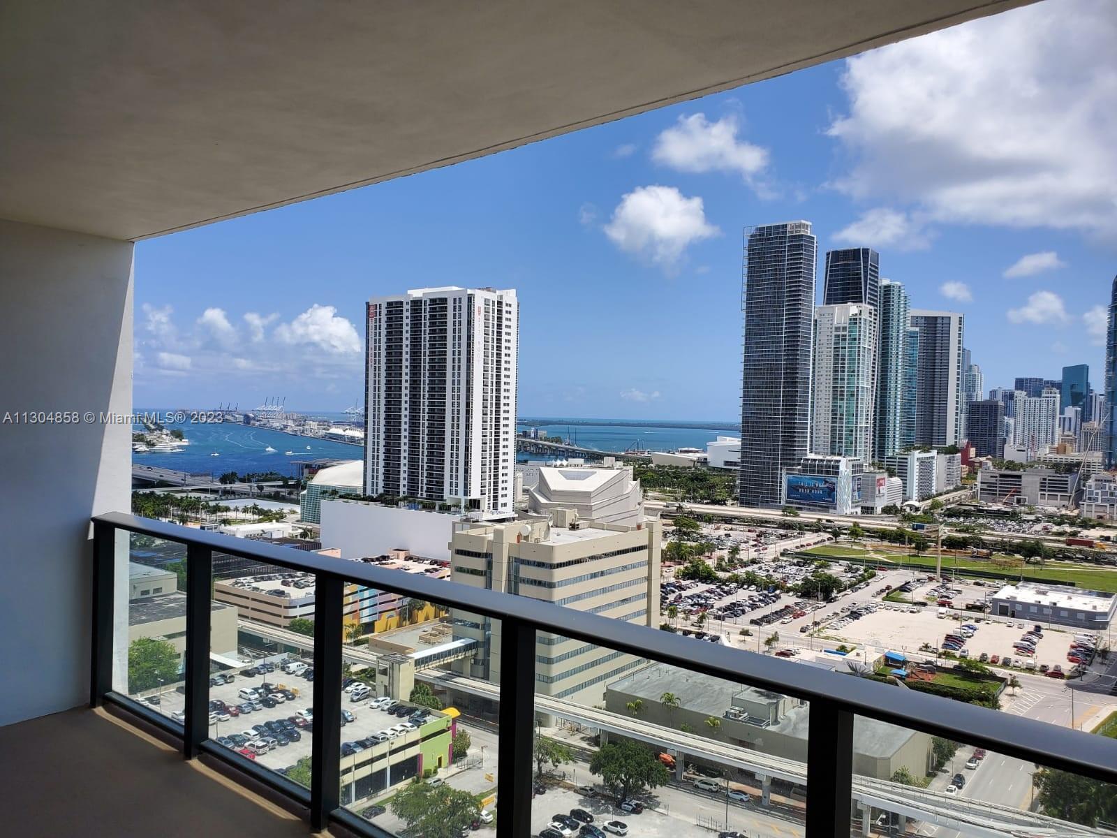 Extraordinary New 2BR/2BA Apartment with MIAMI Skyline Views on EXCLUSIVE "CANVAS".
Local transport
