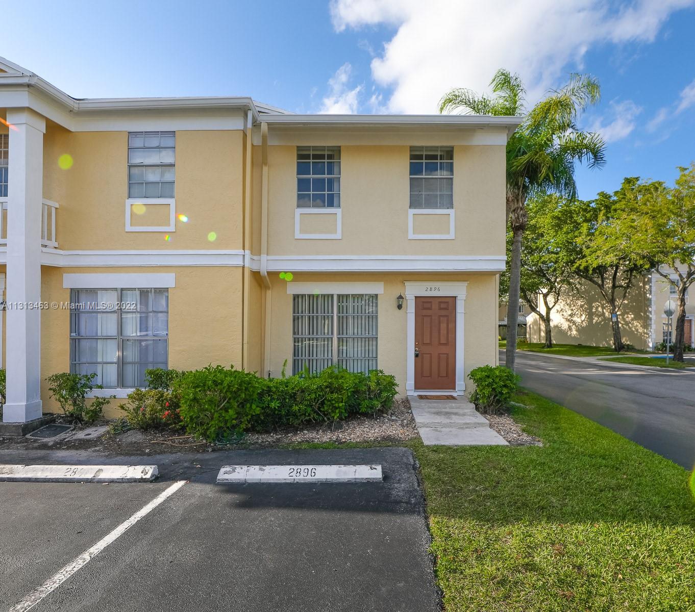 Photo of 2896 Cambridge Ln in Cooper City, FL