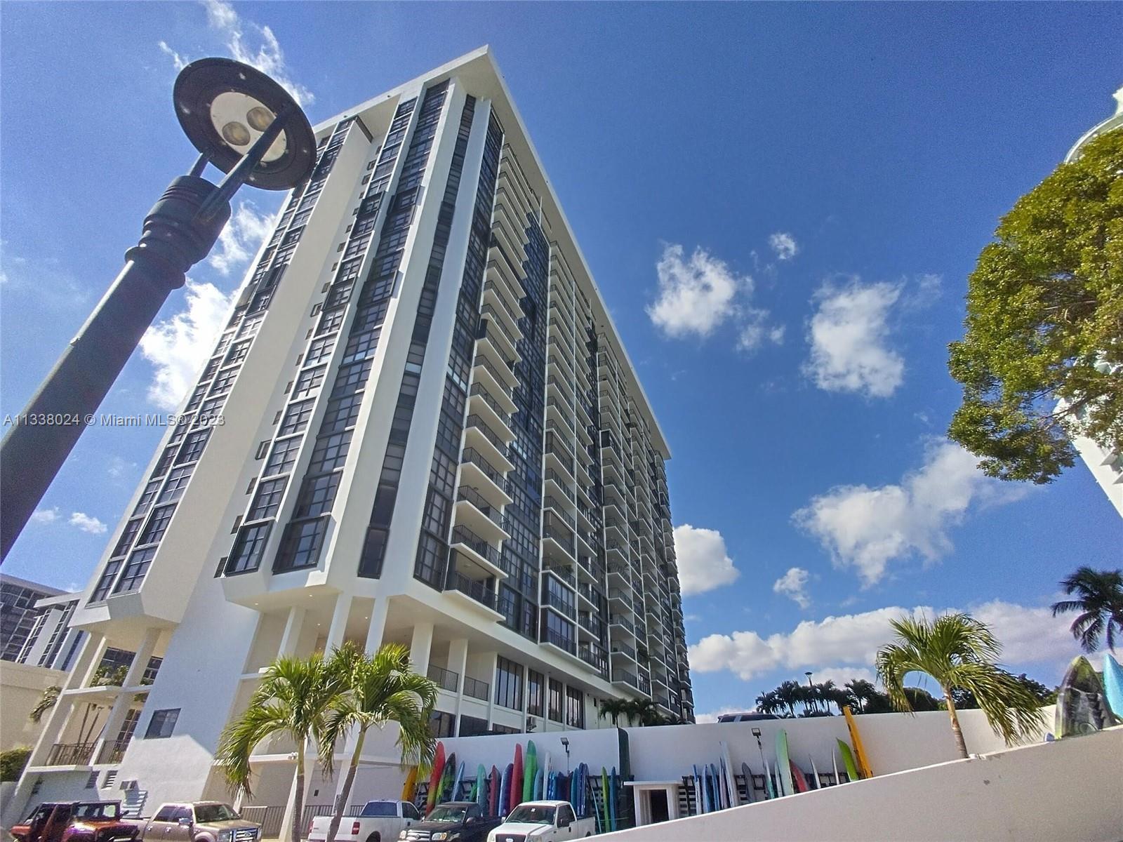 Amazing unit at Brickell Place Condominium! Great water views from this spacious apartment, opened k