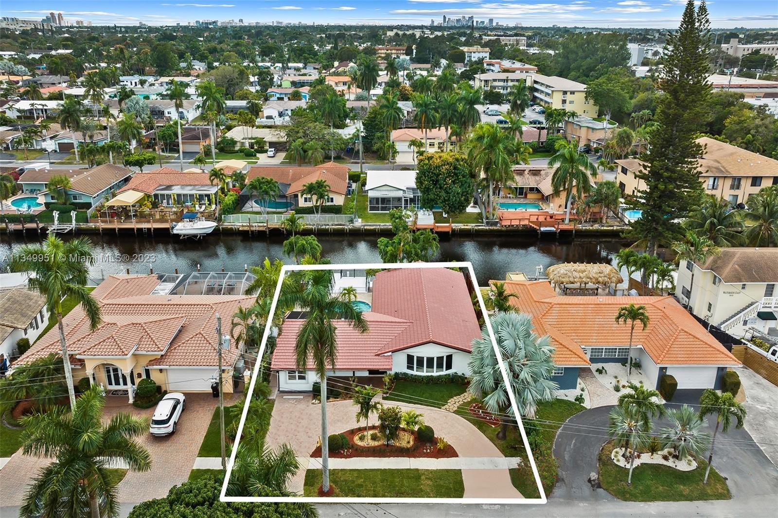 WATERFRONT PARADISE - RARELY AVAILABLE - AMAZING 4/3 WATERFRONT, OCEAN ACCESS HOME W/FABULOUS DOCK &