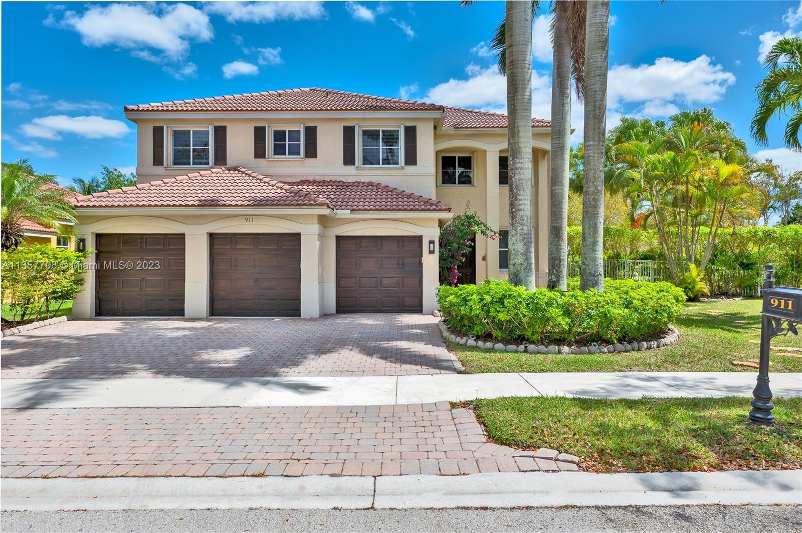 Photo of 911 Lavender Cir in Weston, FL