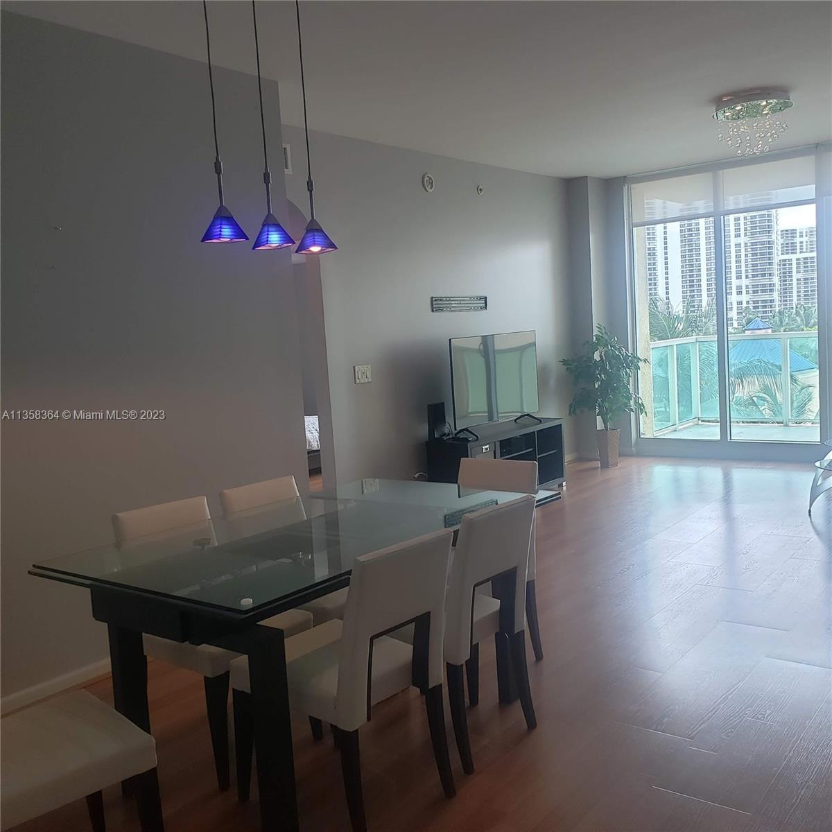 Beautiful 2 bedroom apartment in Aventura , Intracoastal view and all the building in Sunny Isles. W