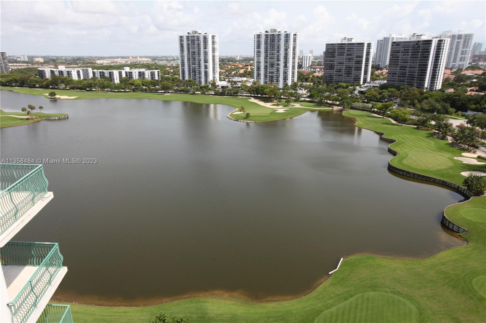 Great Location, Immaculate unit, high celling, on the 3 miles golf court, 5 stars amenities.