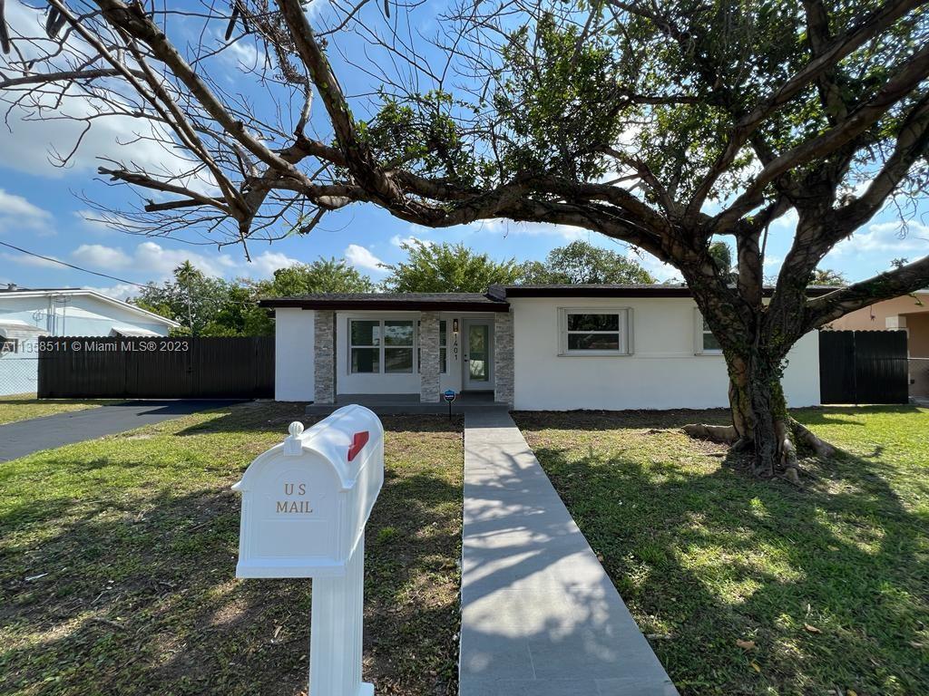 Photo of 1401 SW 94th Ave in Miami, FL