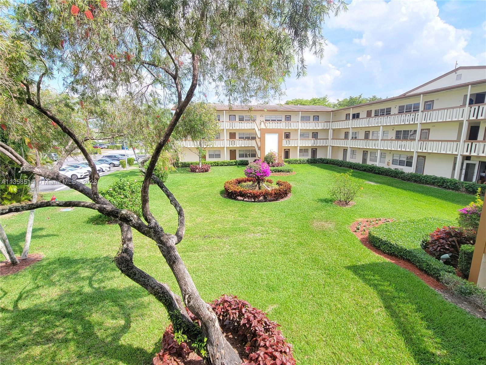 REMODELED bright, spacious corner unit with garden view. Best location in Boca Raton, 10 minutes by 