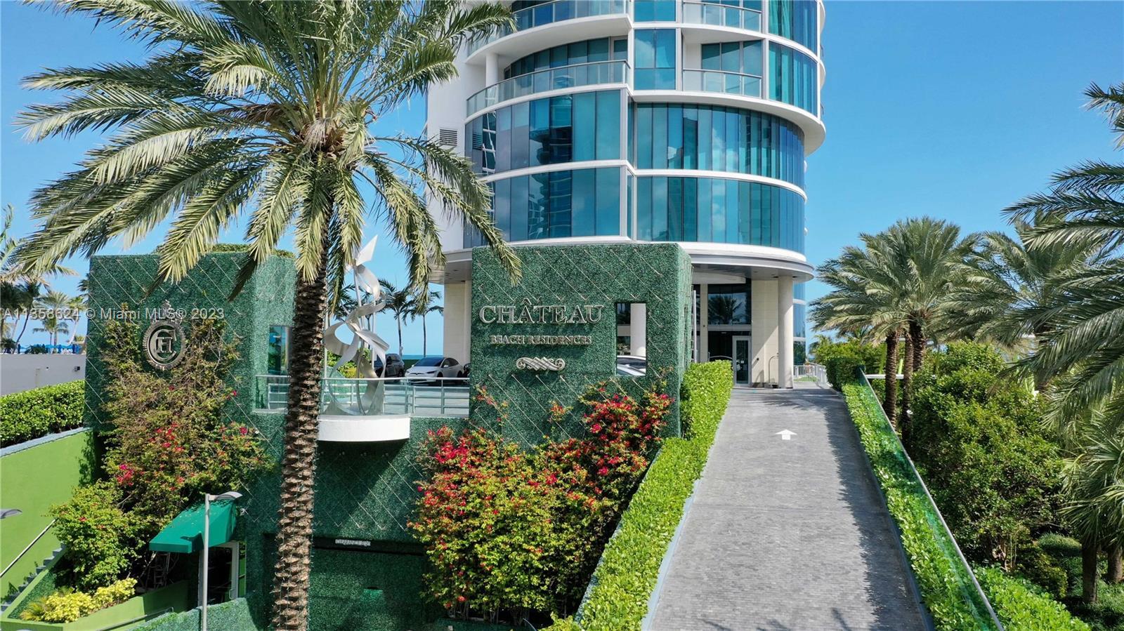 Ideal 3/4.5 corner unit in Boutique building in Sunny Isles Beach. Incredible ocean, intracoastal an