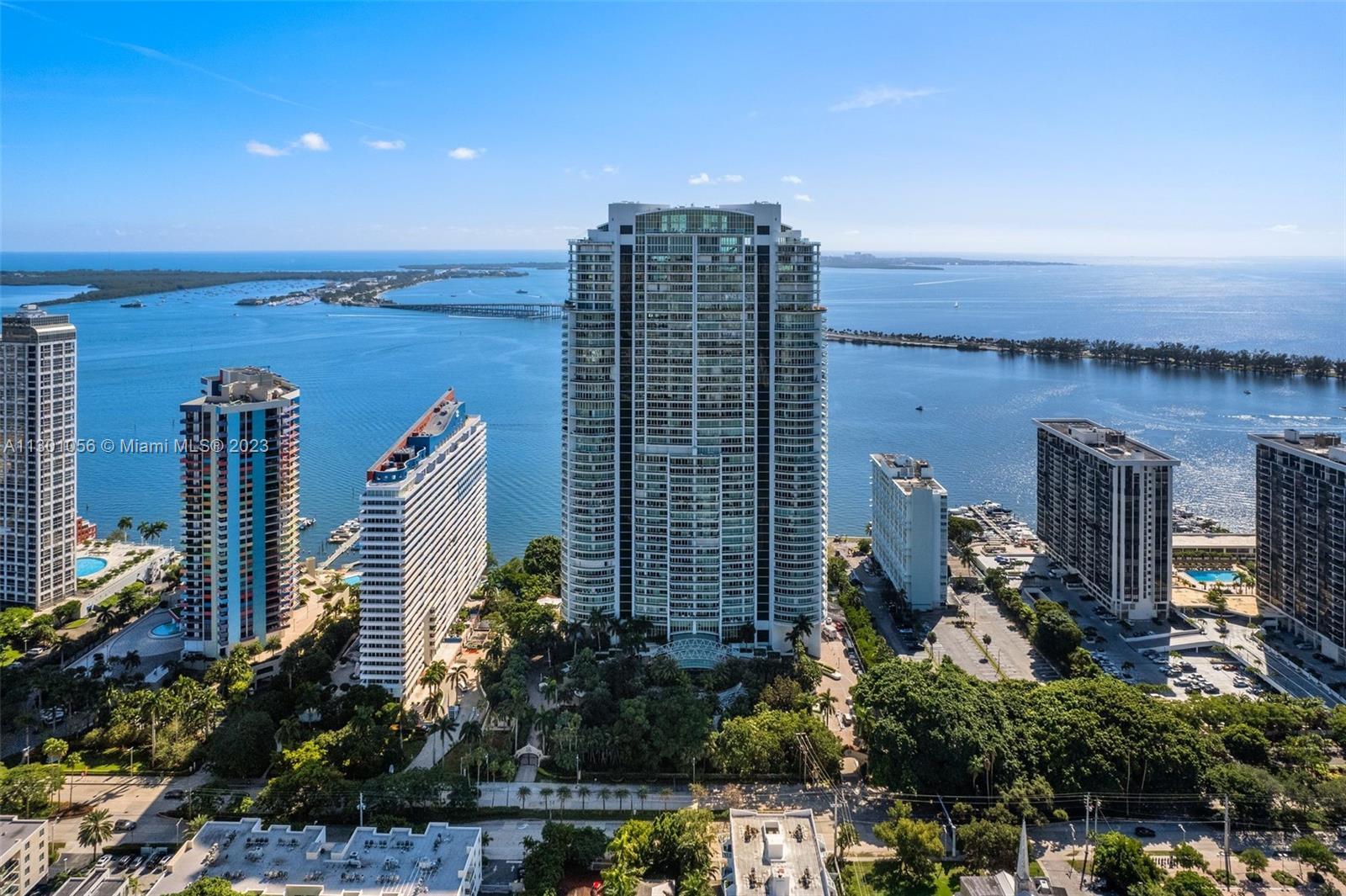 Experience the ultimate in luxury living at this stunning penthouse in the heart of Brickell. Locate