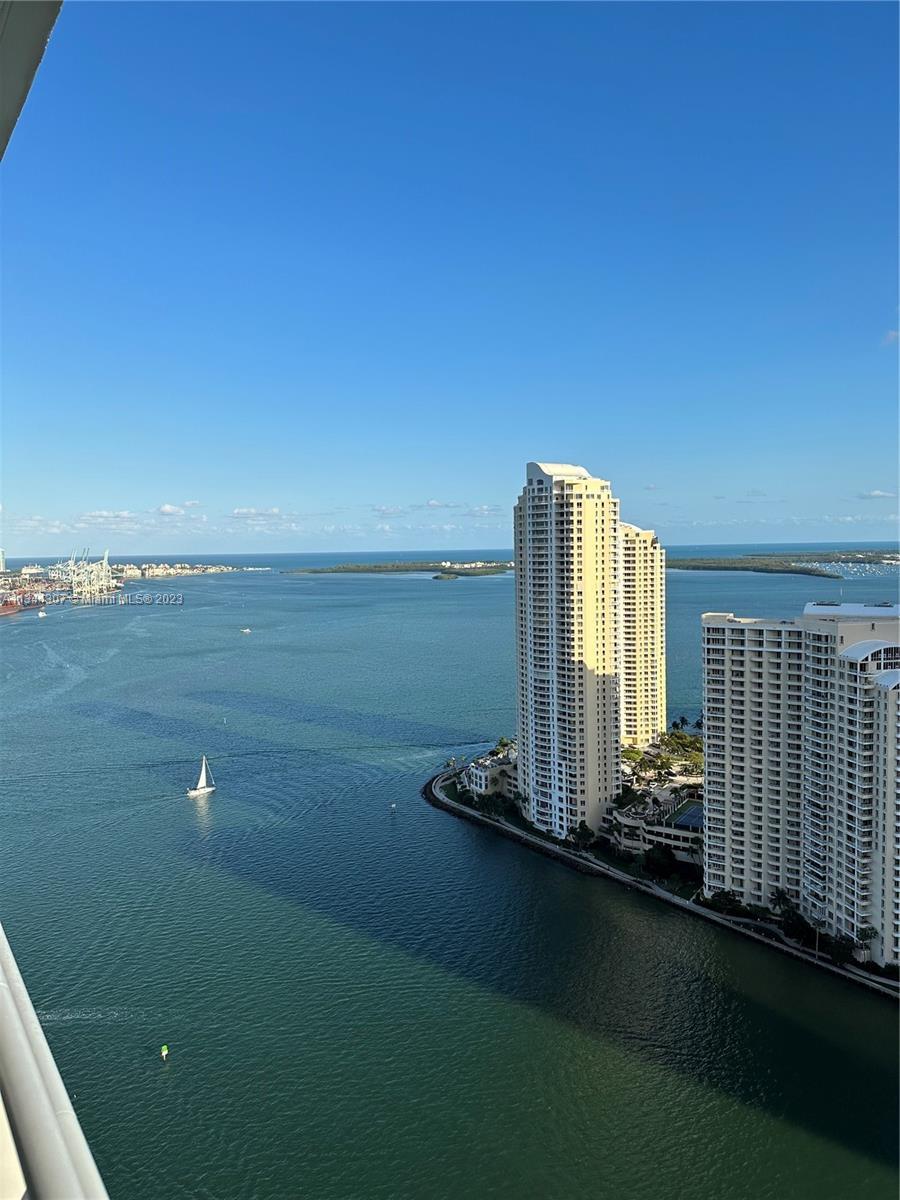 One Miami West Tower is one of Miami luxurious Condo's and one of Downtown Miami's most amazing Bayf