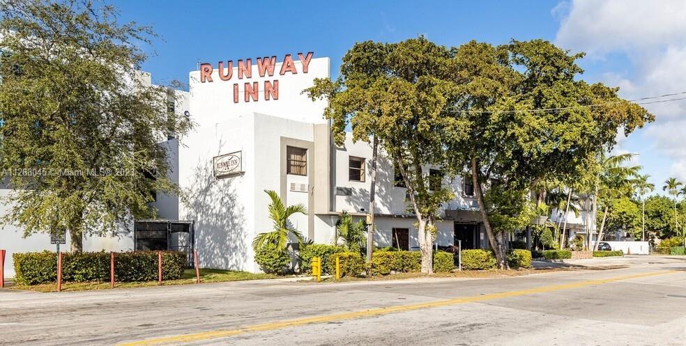 Photo of 656 East Dr in Miami Springs, FL