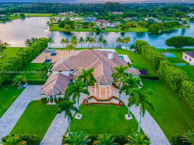 Photo of 7401 S Peppertree Cir S in Davie, FL