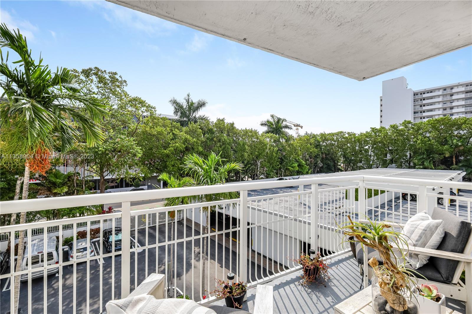 Looking for the perfect home in Miami Beach? This stunning apartment offers luxurious living in the 