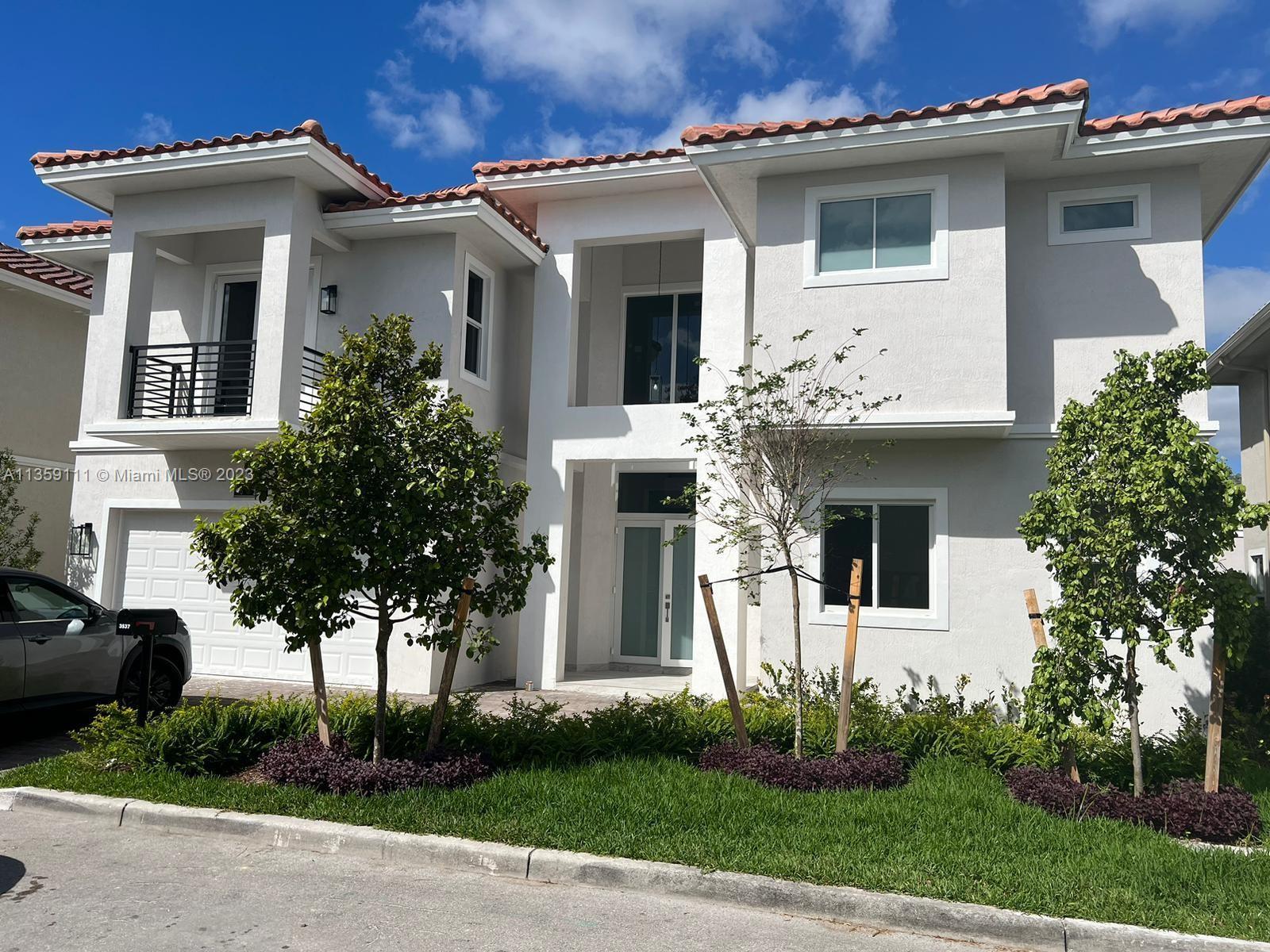 Photo of 3537 Forest View Cir in Dania Beach, FL