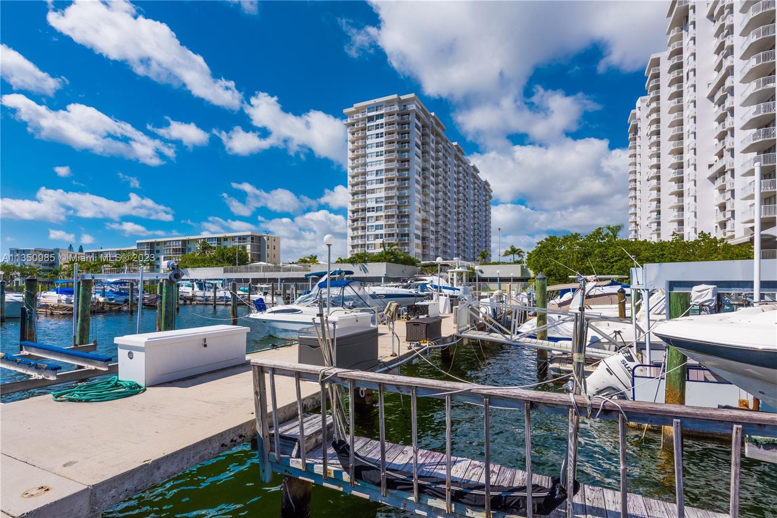 Excellent priced 2BED/2BATH waterfront condo (1565 sq.ft.). Modern eat-in kitchen, large living room