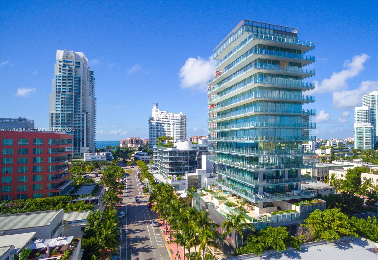 With only 10 full floor residences, GLASS at 120 OCEAN DR is true exclusive luxury living. Your own 