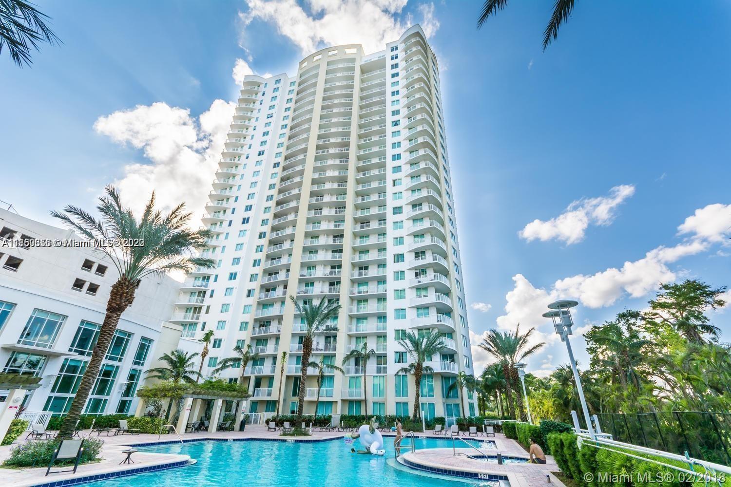 LOCATION, VIEW " GOLF, POOL, INTRACOSTAL AND CITY " IN THIS EXCELLENT CONDOMINIUM. UNIT WITH 1 BEDRO