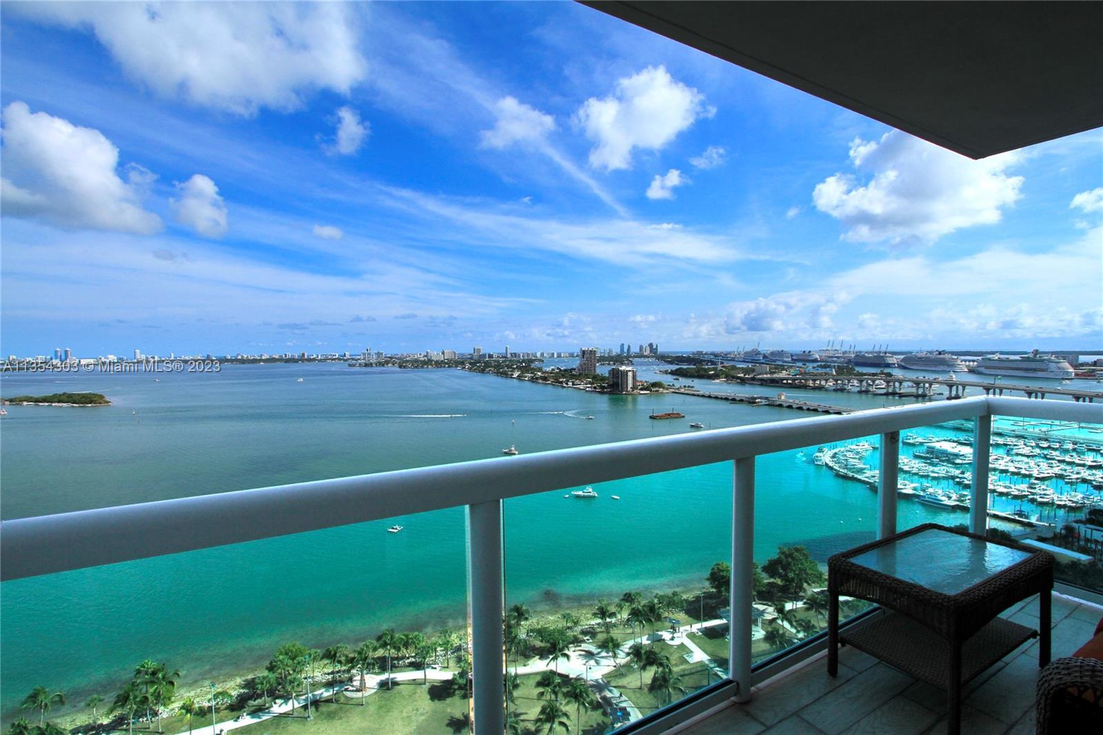 Ultra Luxury, Direct Unobstructed Spectacular Stunning Bay Views from Every Room. Beautifully Renova