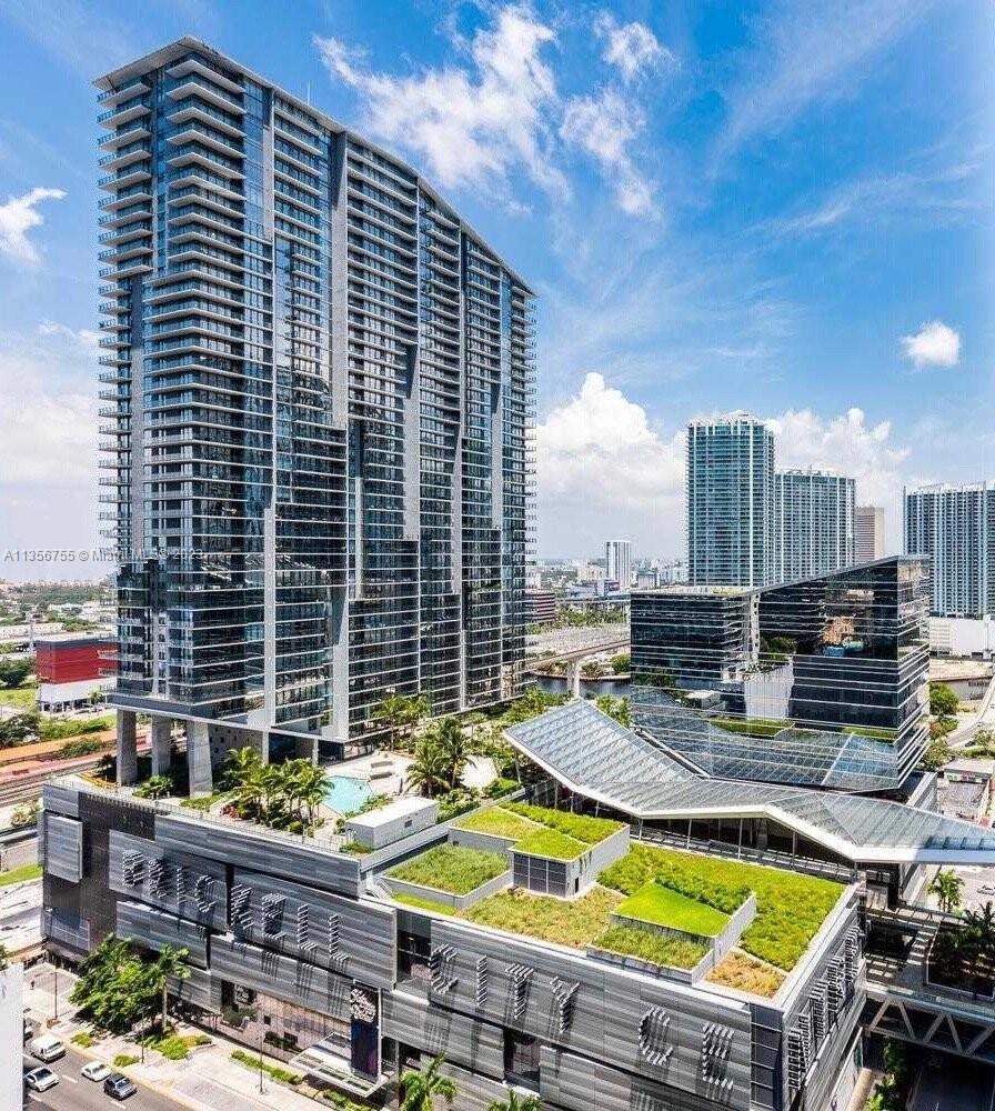 Welcome to Reach Brickell City Center urban oasis residence 1403; your dream Miami lifestyle awaits!