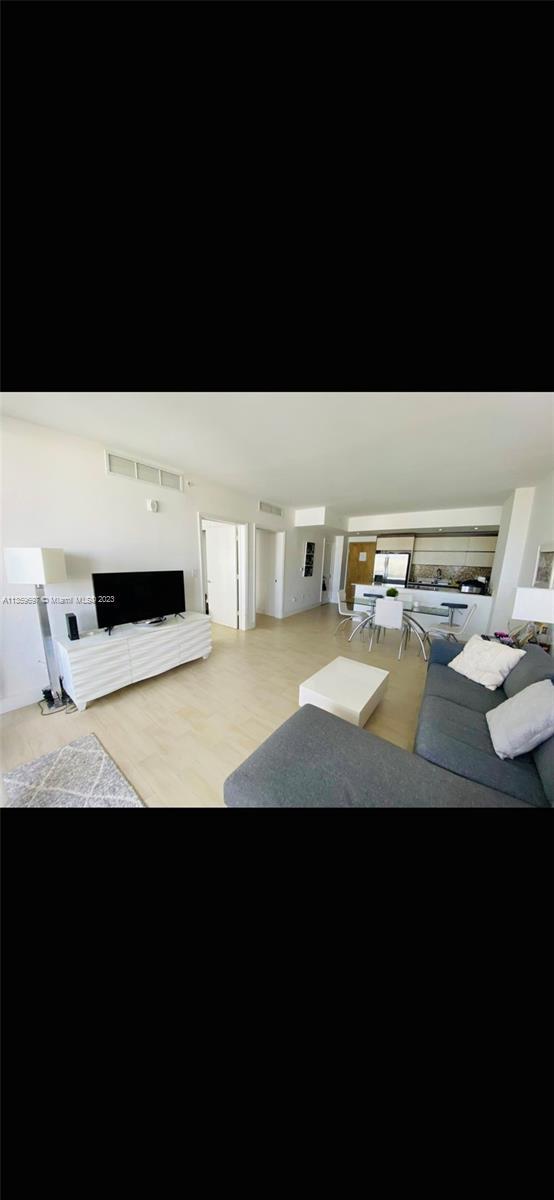 Very nice fully furnished 1/1 unit in Artecity, in the heart of SoBe. Walk to famous Lincoln Rd, Bas
