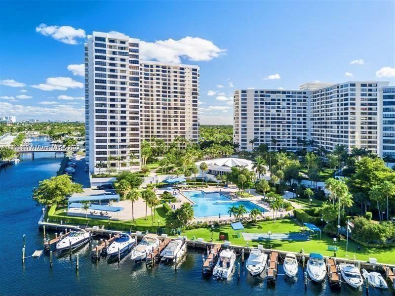 Spectacular 2500 Parkview Drive Unit #1905 in Hallandale Beach, Florida. 3bedroom 2 bath. This 19th 