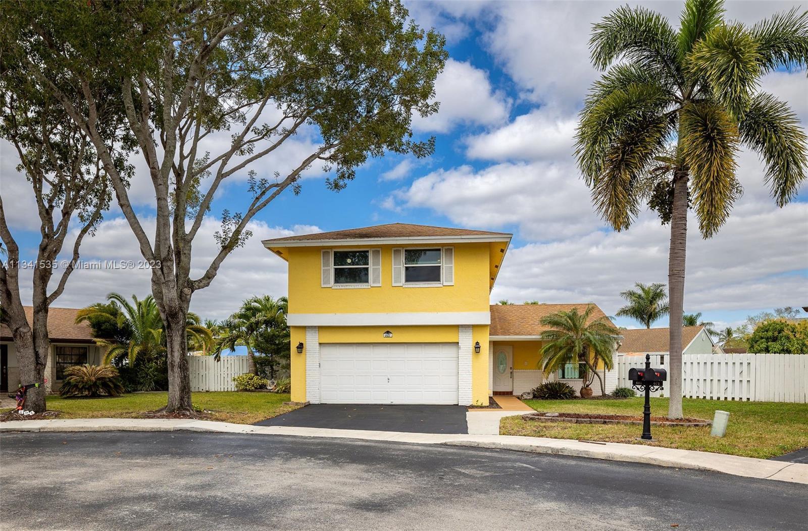 Photo of 681 Green River Ln in Davie, FL