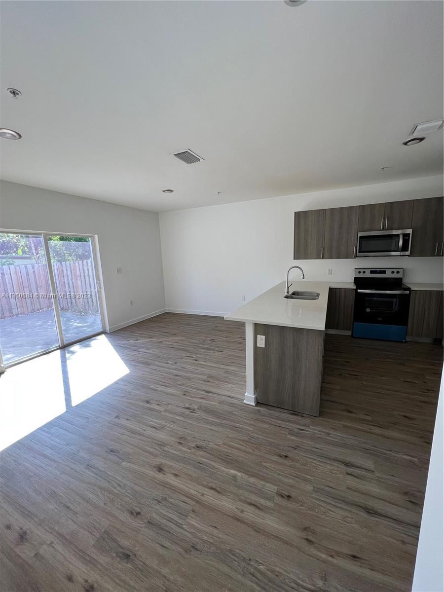 Photo of 170 NW 158th St #9 in Miami, FL