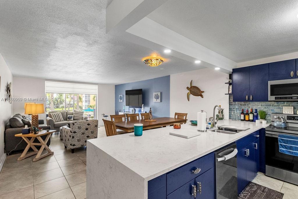 Photo of 314 SE 10th St #203 in Dania Beach, FL