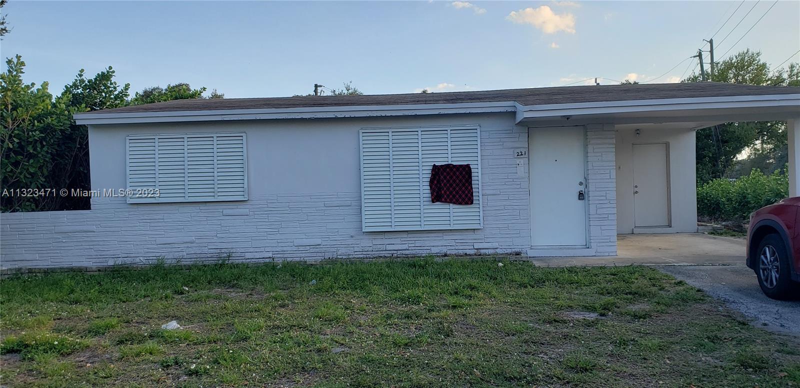 Photo of 221 SW 2nd Ter in Dania Beach, FL