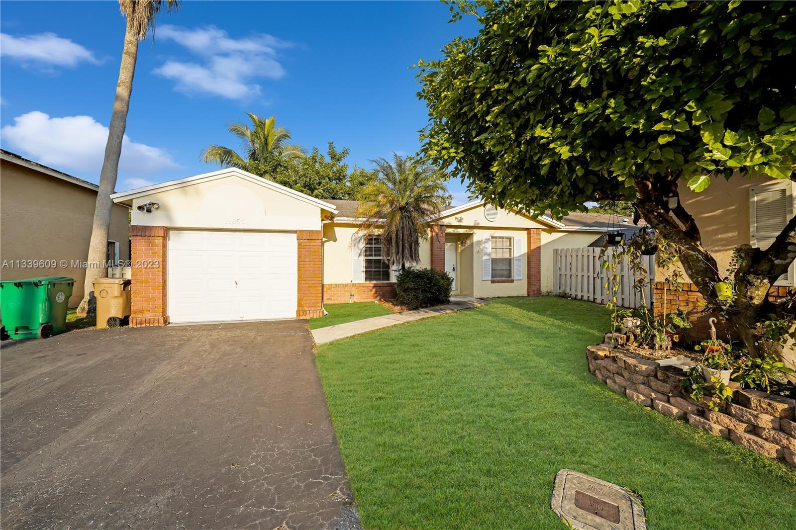 Photo of 13855 Langley Pl in Davie, FL