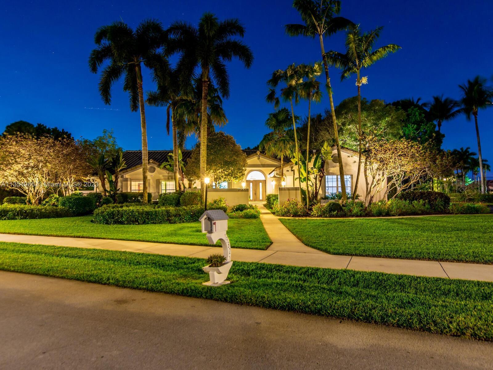 Photo of 13820 Chatham Pl in Davie, FL
