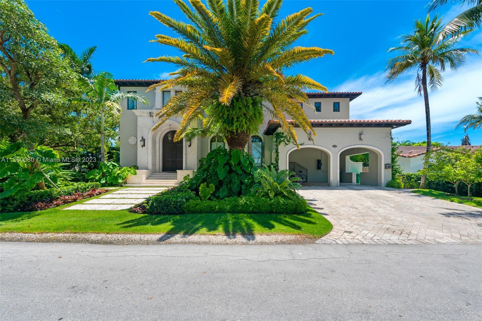 Photo of 250 Buttonwood Dr in Key Biscayne, FL