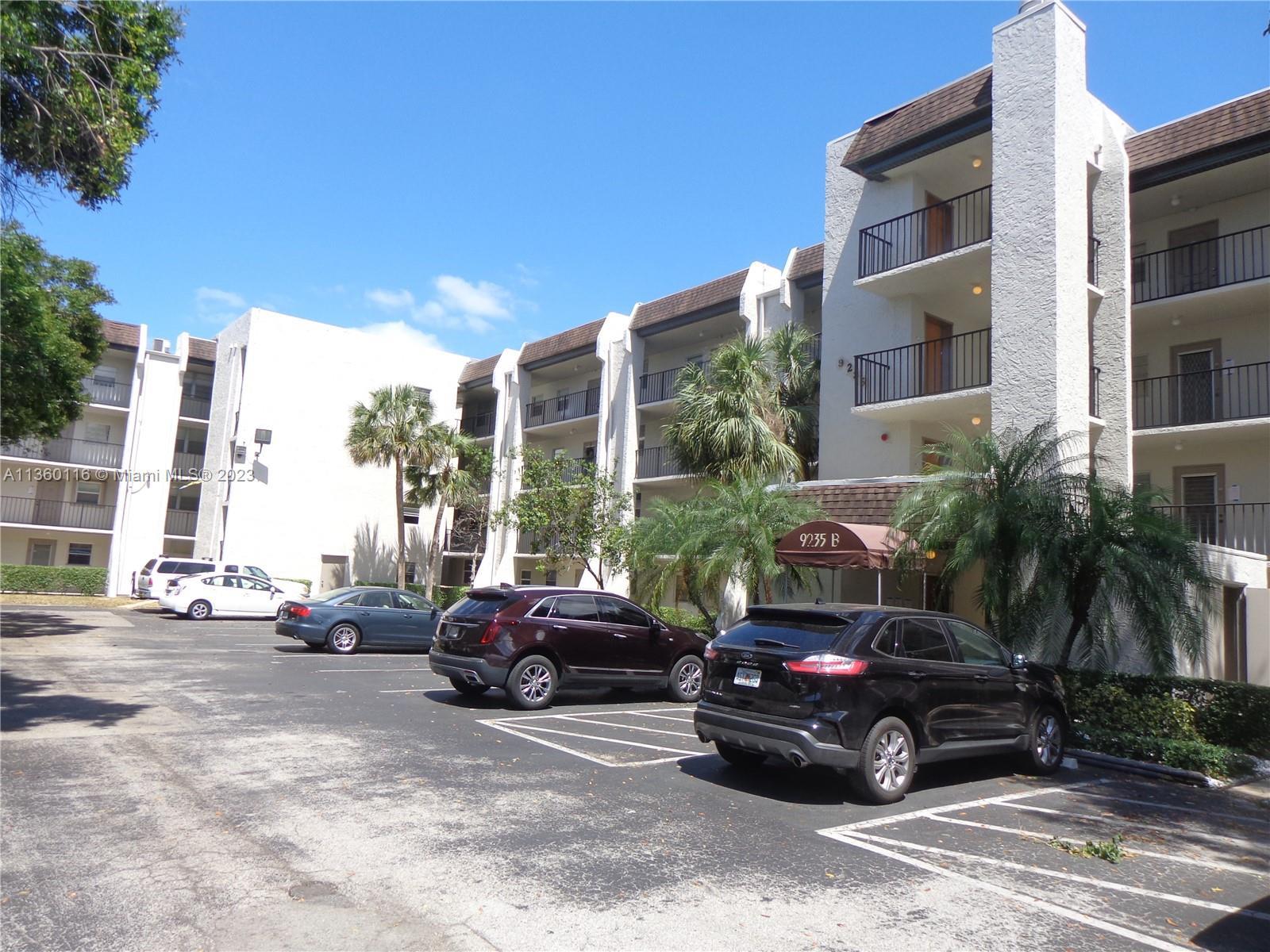 Photo of 9235 Lagoon Pl #402 in Davie, FL