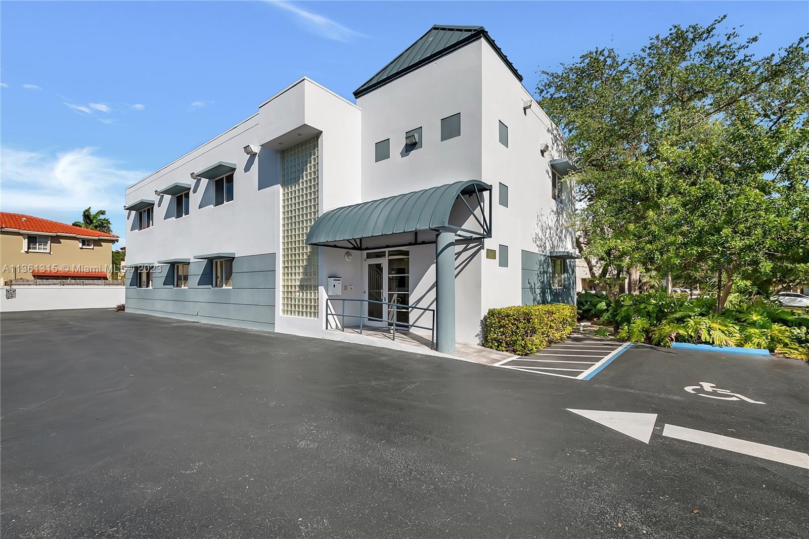 Photo of 9480 SW 77th Ave #103 in Miami, FL