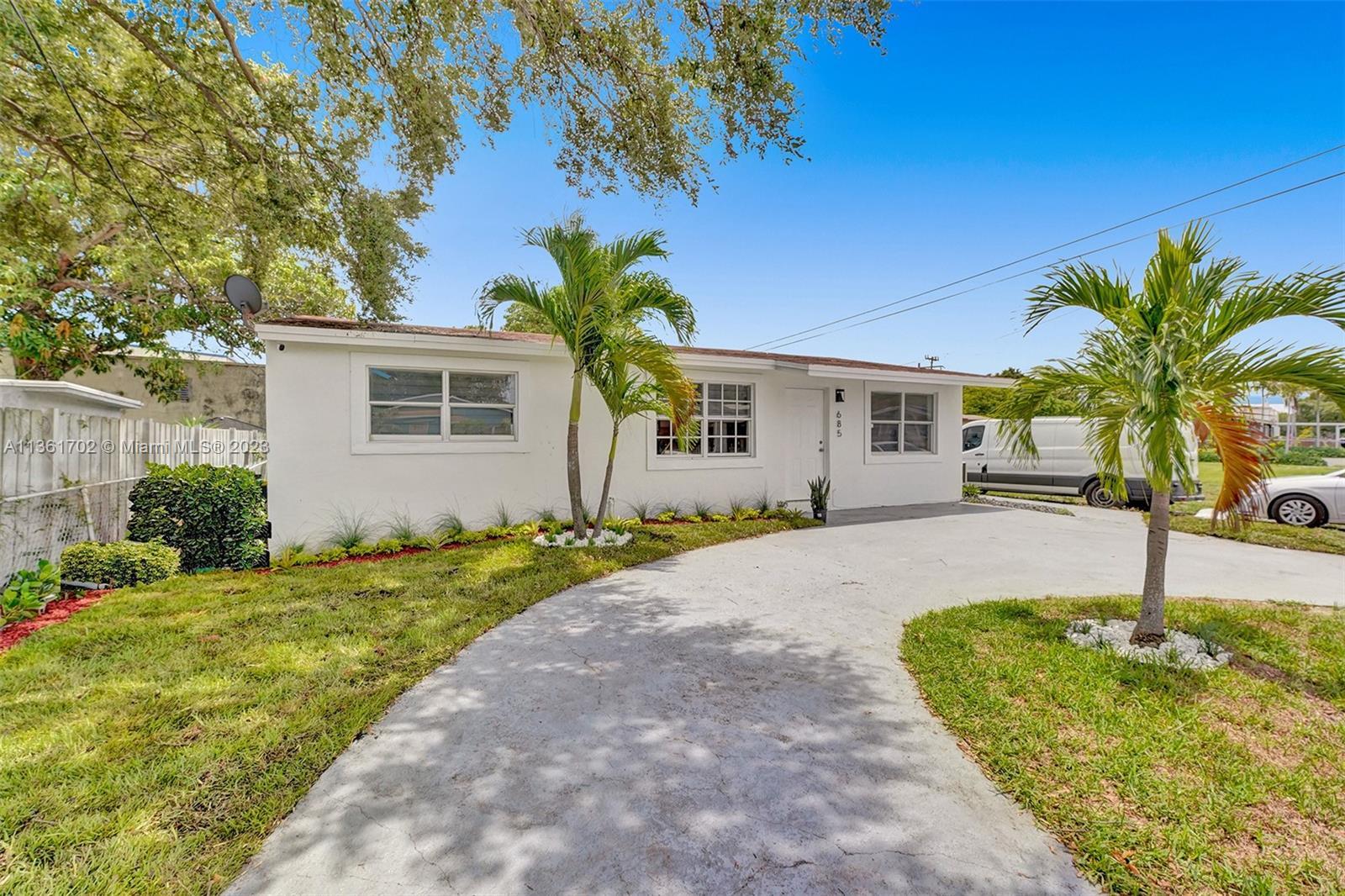 Photo of 685 SW 7th Ter in Dania Beach, FL