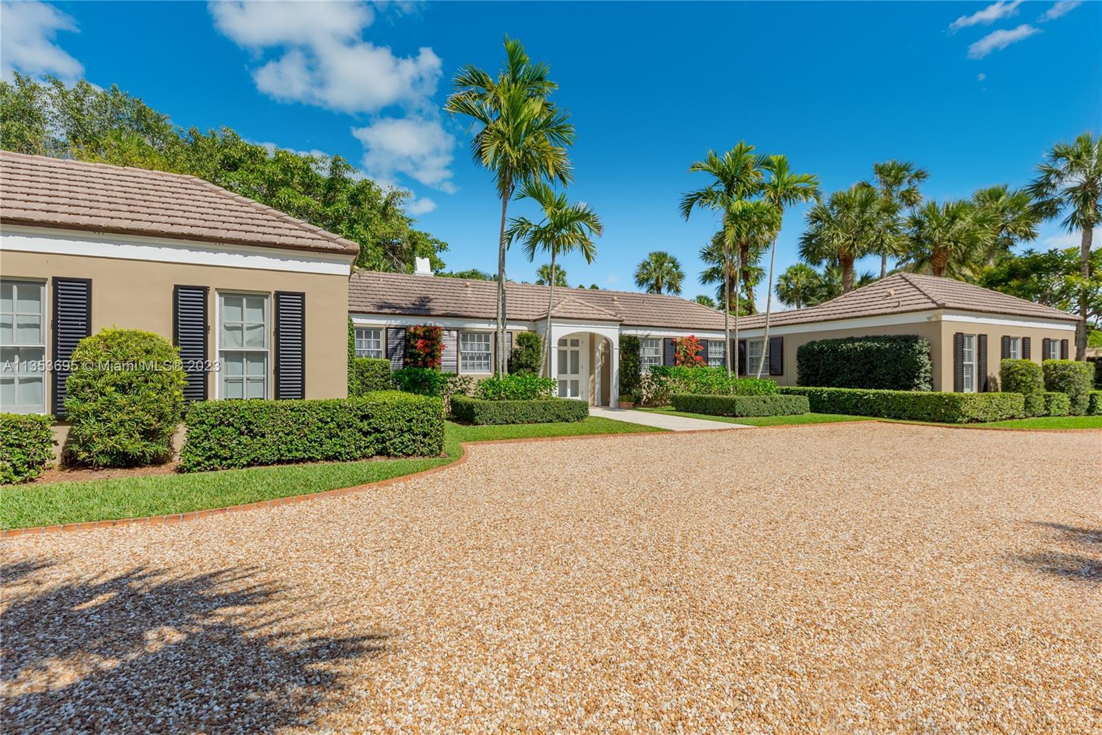Jupiter Island 4-bedroom home, with 4,112 square feet total living space. This home includes a large