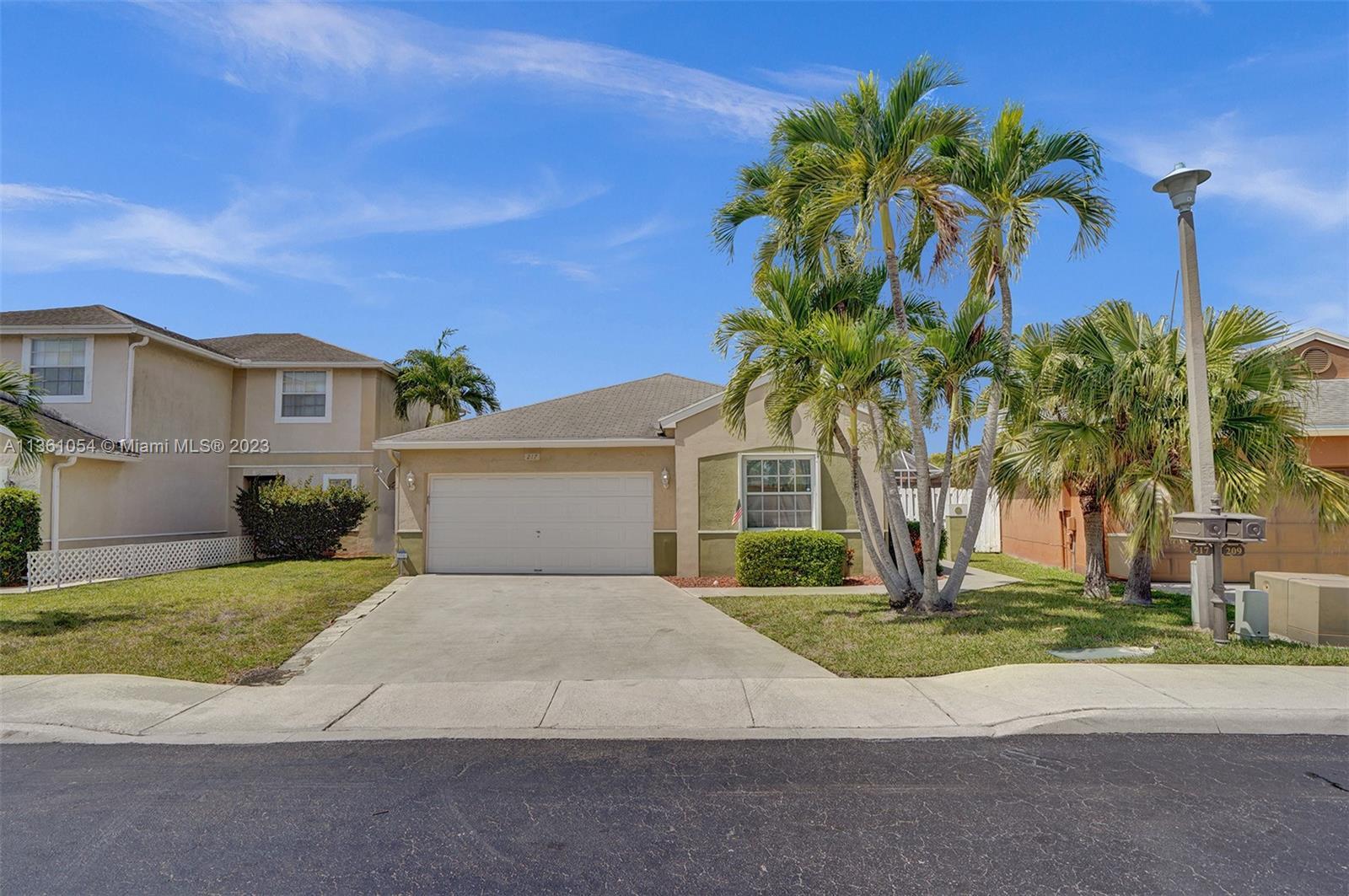 Photo of 217 W Riverbend Dr in Sunrise, FL